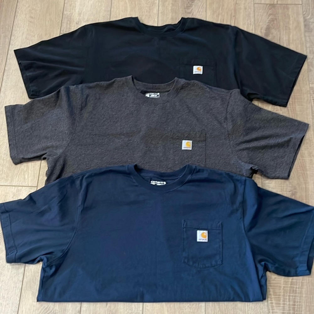 **Bundle of 3 men's loose fit pocket Carhartt tee shirt size 2XL like new.